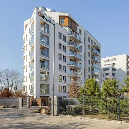 Bright With 2 Bedrooms And Air Conditioning By Renters Warschau
