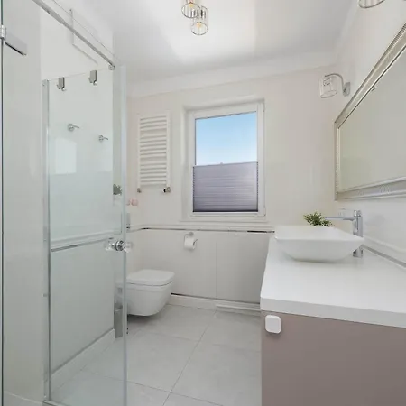 Bright With 2 Bedrooms And Air Conditioning By Renters * Warschau