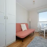 Bright With 2 Bedrooms And Air Conditioning By Renters *
