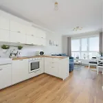 Bright With 2 Bedrooms And Air Conditioning By Renters Varšava