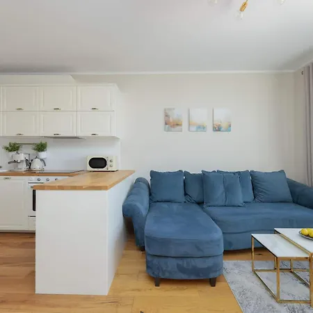Bright With 2 Bedrooms And Air Conditioning By Renters *