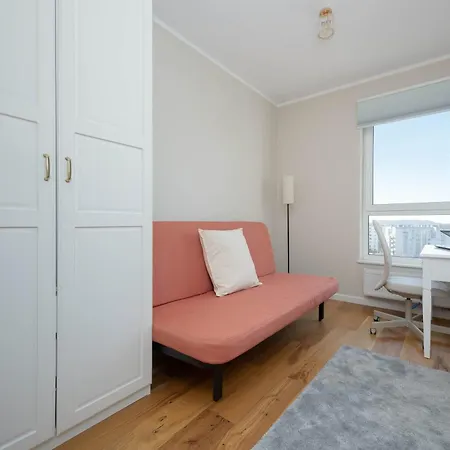 Bright With 2 Bedrooms And Air Conditioning By Renters *
